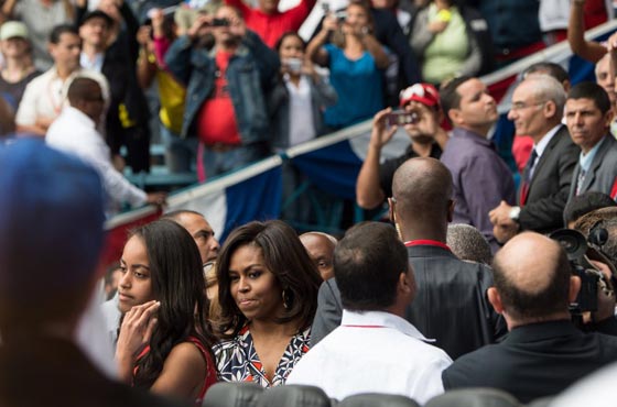 ميشال اوباما تغازل الشعب الكوبي بفستان يضم الوان علمه صورة رقم 13