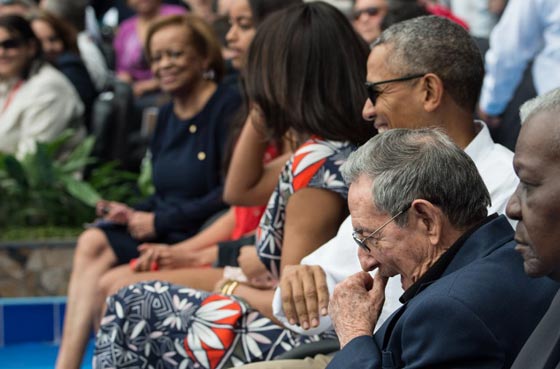 ميشال اوباما تغازل الشعب الكوبي بفستان يضم الوان علمه صورة رقم 14