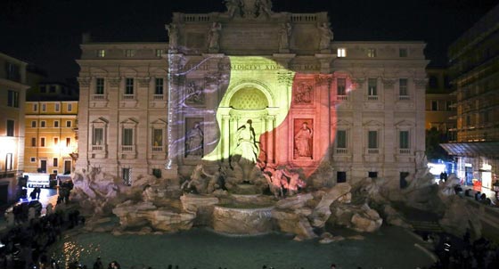 باريس تتضامن مع بلجيكيا ضد الارهاب.. والعالم يتشح بالعلم البلجيكي صورة رقم 4 باريس تتضامن مع بلجيكيا ضد الارهاب.. والعالم يتشح بالعلم البلجيكي صورة رقم 4