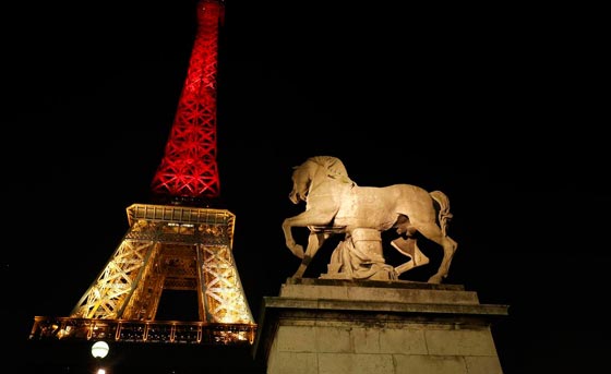 باريس تتضامن مع بلجيكيا ضد الارهاب.. والعالم يتشح بالعلم البلجيكي صورة رقم 5 باريس تتضامن مع بلجيكيا ضد الارهاب.. والعالم يتشح بالعلم البلجيكي صورة رقم 5