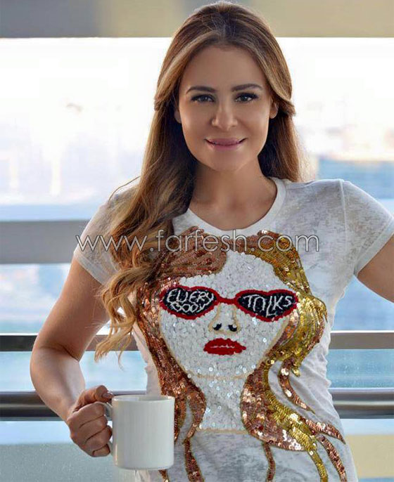 كارول سماحة تلوح بصورة من طفولتها وتتساءل الا ترون الشبه بيني وبين ابنتي؟ صورة رقم 5