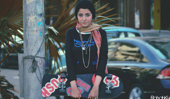  صور: فتاة مصرية تتحدى المجتمع وتنزل الشارع بلوح التزلج! صورة رقم 3