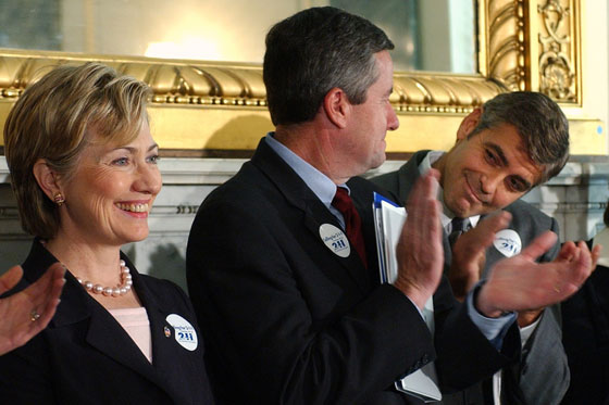 عشاء انتخابي في حضرة كلينتون وعائلة كلوني يكلف 350 الف دولار صورة رقم 2