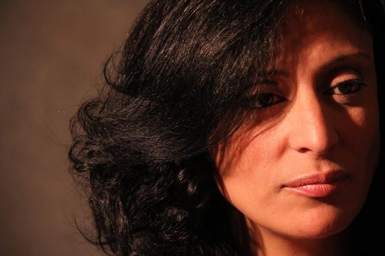 فيديو صادم: اعتداء صاحب مطعم بيتزا على اعلامية مصرية فضحت استخدامه (جبن فاسد)! صورة رقم 10