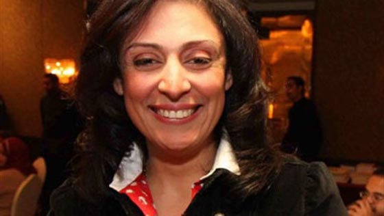 فيديو صادم: اعتداء صاحب مطعم بيتزا على اعلامية مصرية فضحت استخدامه (جبن فاسد)! صورة رقم 7