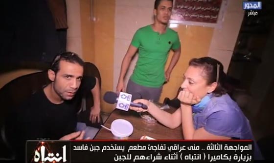 فيديو صادم: اعتداء صاحب مطعم بيتزا على اعلامية مصرية فضحت استخدامه (جبن فاسد)! صورة رقم 2
