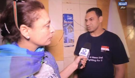 فيديو صادم: اعتداء صاحب مطعم بيتزا على اعلامية مصرية فضحت استخدامه (جبن فاسد)! صورة رقم 4