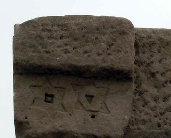  نجمة داود على معبد في اسوان تثير غضب الآثار المصرية.. والمتهمة بعثة المانية! صورة رقم 1