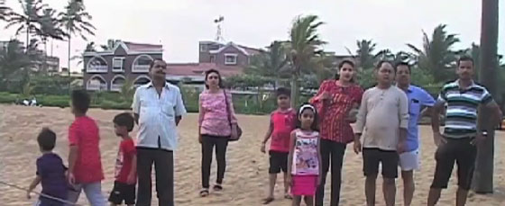  فنان هندي يدين الارهاب في بروكسل بتمثال نحته في الرمل.. فيديو صورة رقم 1