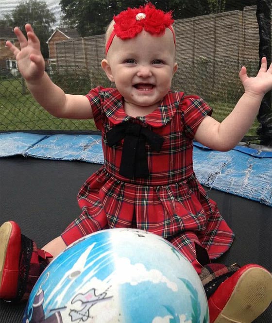  مؤثر جدا.. اب يتزوج طفلته ليحقق لها حلما قبل موتها بالسرطان صورة رقم 9