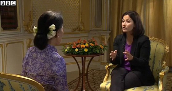 زعيمة تفقد اعصابها: لماذا لم يخبرني أحد أنني في مقابلة مع مذيعة مسلمة؟ صورة رقم 2