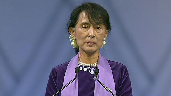 زعيمة تفقد اعصابها: لماذا لم يخبرني أحد أنني في مقابلة مع مذيعة مسلمة؟ صورة رقم 4