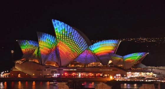 صور رائعة: سحر الانارة الملونة يضئ مدن العالم، وترقبوا مهرجان الاضواء في القدس القديمة   صورة رقم 11