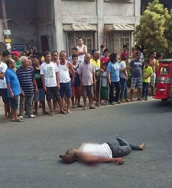 فيديو مثير.. معركة بين خصمين بالرصاص امام الكاميرا تترك احدهما جثة هامدة  صورة رقم 5