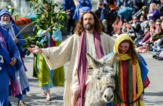  صور حول العالم: كيف يحتفل المسيحيون بعيد الفصح؟  صورة رقم 5