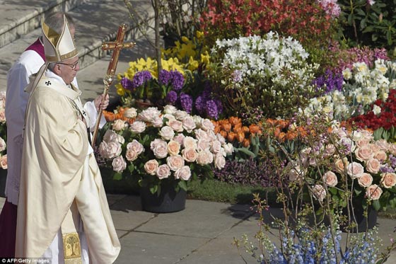  صور حول العالم: كيف يحتفل المسيحيون بعيد الفصح؟  صورة رقم 15