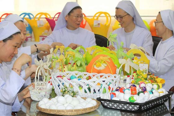  صور حول العالم: كيف يحتفل المسيحيون بعيد الفصح؟  صورة رقم 8