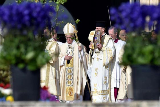  صور حول العالم: كيف يحتفل المسيحيون بعيد الفصح؟  صورة رقم 14