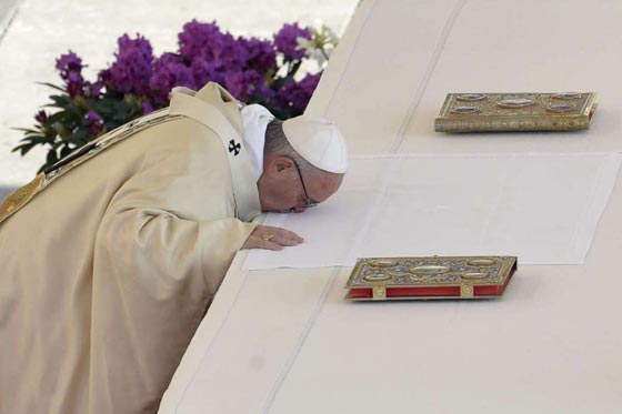  صور حول العالم: كيف يحتفل المسيحيون بعيد الفصح؟  صورة رقم 18