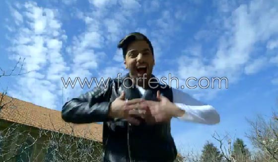 قبلة ساخنة من موري حاتم لربة منزل في فيديو كليب وديني..  صورة رقم 7