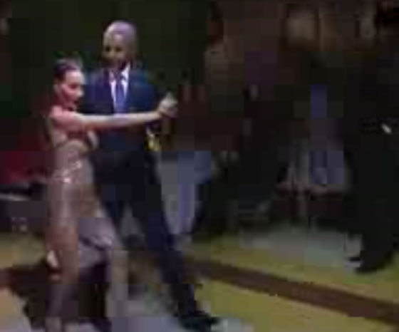 هكذا رقص رؤساء الولايات المتحدة.. وهكذا وثقتهم الكاميرات خلال 30 عاما صورة رقم 3