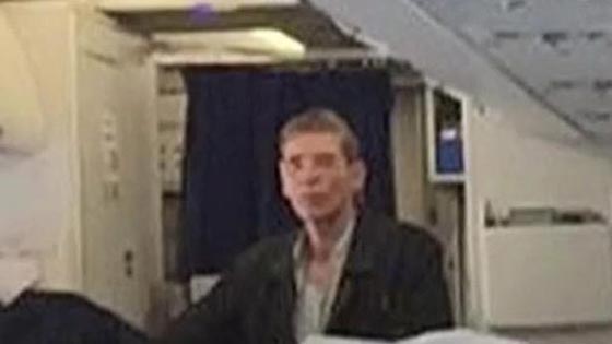 خاطف الطائرة هو مدرس تاريخ مصري اراد لقاء طليقته في قبرص صورة رقم 1