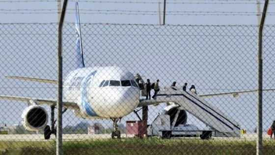 خاطف الطائرة هو مدرس تاريخ مصري اراد لقاء طليقته في قبرص صورة رقم 7