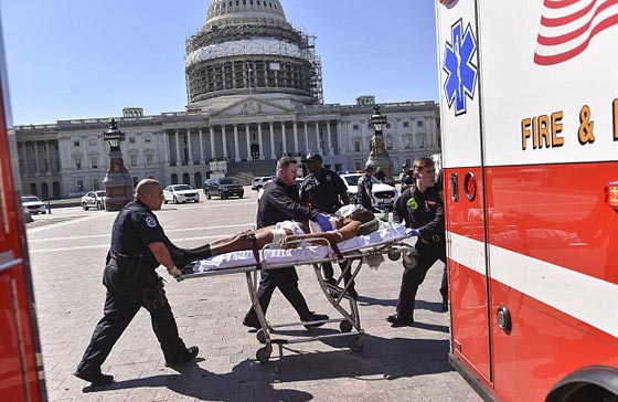 ادعى انه نبي الله وحمل سلاحه فتلقى رصاصة وسقط مضرجا بدمائه في الكونغرس صورة رقم 6