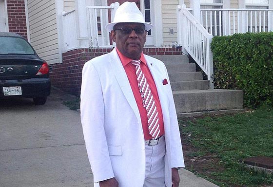 ادعى انه نبي الله وحمل سلاحه فتلقى رصاصة وسقط مضرجا بدمائه في الكونغرس صورة رقم 1