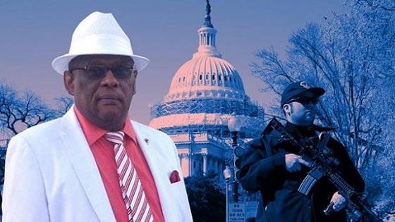 ادعى انه نبي الله وحمل سلاحه فتلقى رصاصة وسقط مضرجا بدمائه في الكونغرس صورة رقم 5