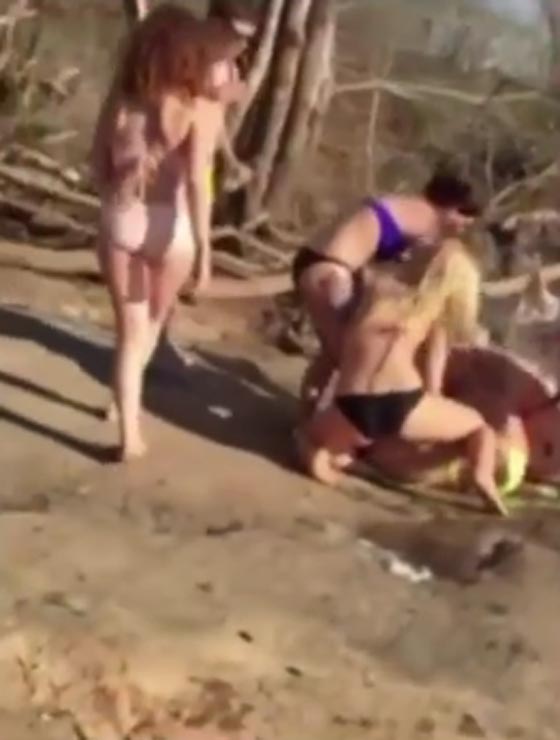 امريكا: معركة بالبكيني بين فتيات شرسات على ضفة نهر صورة رقم 4