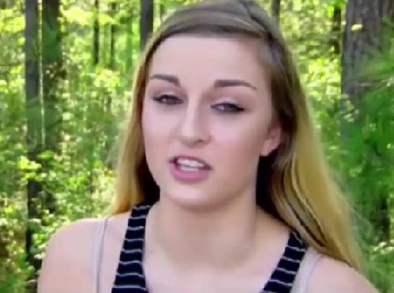 امريكا: معركة بالبكيني بين فتيات شرسات على ضفة نهر صورة رقم 2