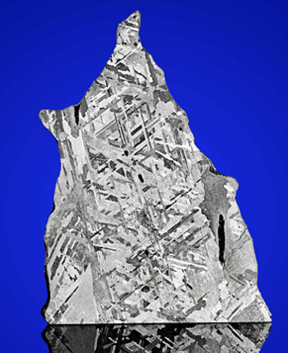 قطع نيازك كبيرة تشبه الجواهر معروضة للبيع بملايين الدولارات صورة رقم 4 قطع نيازك كبيرة تشبه الجواهر معروضة للبيع بملايين الدولارات صورة رقم 4
