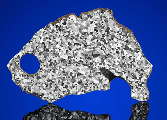 قطع نيازك كبيرة تشبه الجواهر معروضة للبيع بملايين الدولارات صورة رقم 8 قطع نيازك كبيرة تشبه الجواهر معروضة للبيع بملايين الدولارات صورة رقم 8