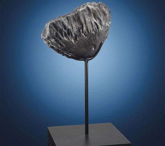 قطع نيازك كبيرة تشبه الجواهر معروضة للبيع بملايين الدولارات صورة رقم 7 قطع نيازك كبيرة تشبه الجواهر معروضة للبيع بملايين الدولارات صورة رقم 7