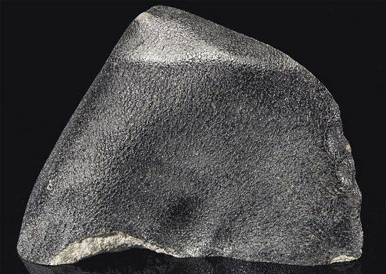 قطع نيازك كبيرة تشبه الجواهر معروضة للبيع بملايين الدولارات صورة رقم 6 قطع نيازك كبيرة تشبه الجواهر معروضة للبيع بملايين الدولارات صورة رقم 6