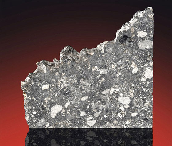 قطع نيازك كبيرة تشبه الجواهر معروضة للبيع بملايين الدولارات صورة رقم 10 قطع نيازك كبيرة تشبه الجواهر معروضة للبيع بملايين الدولارات صورة رقم 10