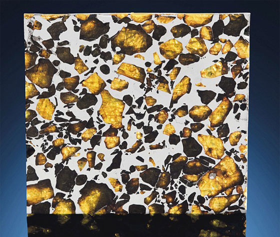 قطع نيازك كبيرة تشبه الجواهر معروضة للبيع بملايين الدولارات صورة رقم 11 قطع نيازك كبيرة تشبه الجواهر معروضة للبيع بملايين الدولارات صورة رقم 11