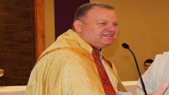 قس يلعب القمار باموال اللاجئين.. ويخسر الملايين!! صورة رقم 1