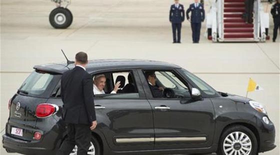 عرض سيارة البابا خلال زيارته لنيويورك للبيع بمبغ 200 الف دولار صورة رقم 1