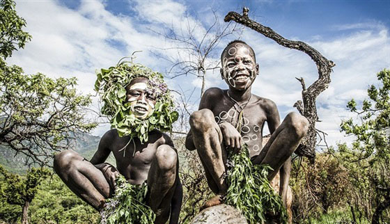 قبيلة إثيوبية تشتهر بفنون الجسد الأكثر تطرفا في العالم.. شاهد الصور صورة رقم 3