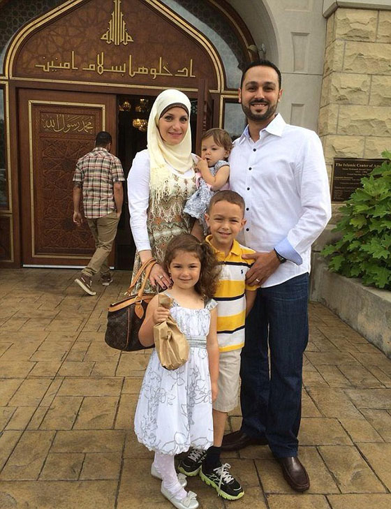 طيار امريكي يطرد عائلة عربية تضم 3 اطفال من الطائرة ويفجر حالة غضب صورة رقم 1 طيار امريكي يطرد عائلة عربية تضم 3 اطفال من الطائرة ويفجر حالة غضب صورة رقم 1