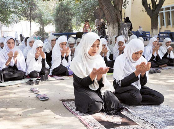 حقيقة مفاجئة.. المرأة اكثر تدينا في جميع انحاء العالم!!! صورة رقم 2