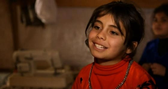  شمسه وزها: طفلتان سوريتان تصنعا الدمى في مخيم لبناني بحثًا عن الرزق    صورة رقم 3