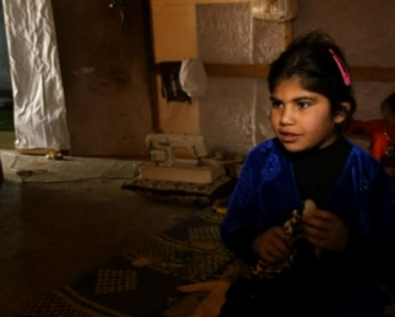  شمسه وزها: طفلتان سوريتان تصنعا الدمى في مخيم لبناني بحثًا عن الرزق    صورة رقم 5