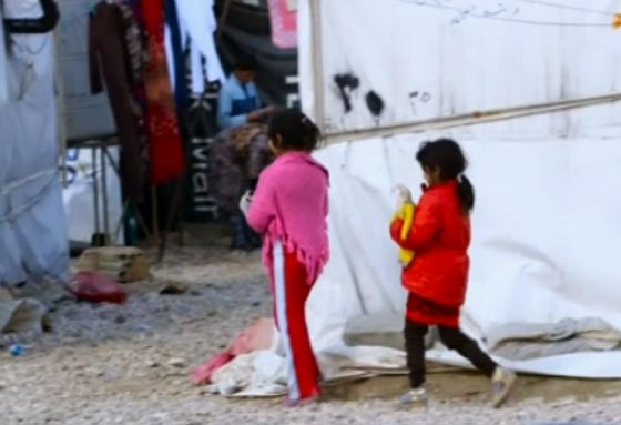  شمسه وزها: طفلتان سوريتان تصنعا الدمى في مخيم لبناني بحثًا عن الرزق    صورة رقم 6