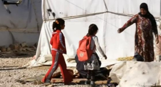  شمسه وزها: طفلتان سوريتان تصنعا الدمى في مخيم لبناني بحثًا عن الرزق    صورة رقم 7