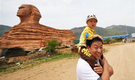  مصر تشتكي.. والصين تهدم تمثال ابو الهول صورة رقم 2