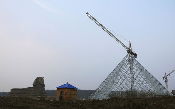  مصر تشتكي.. والصين تهدم تمثال ابو الهول صورة رقم 4