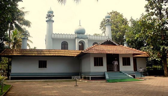  ما قصة المسجد الذهبي الذي قدمه الرئيس الهندي هدية للملك سلمان؟ صورة رقم 2